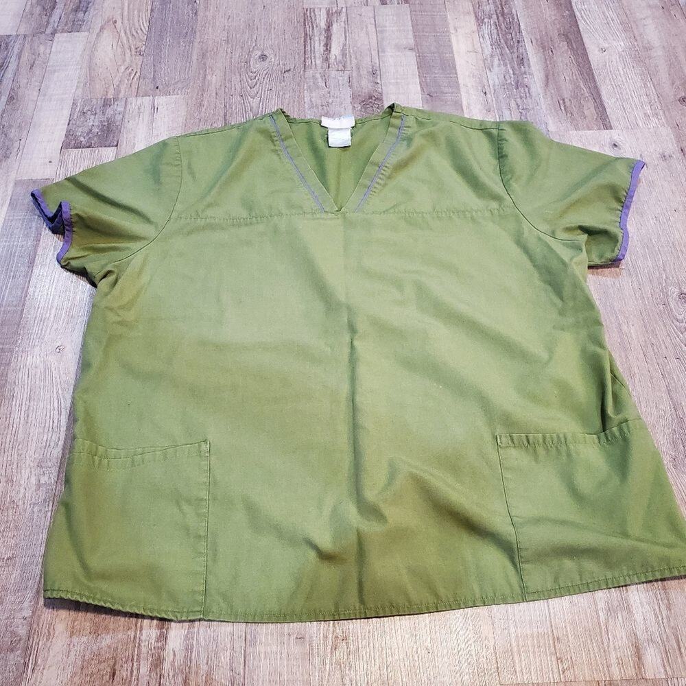 SB scrubs 2x green and purple scrub top